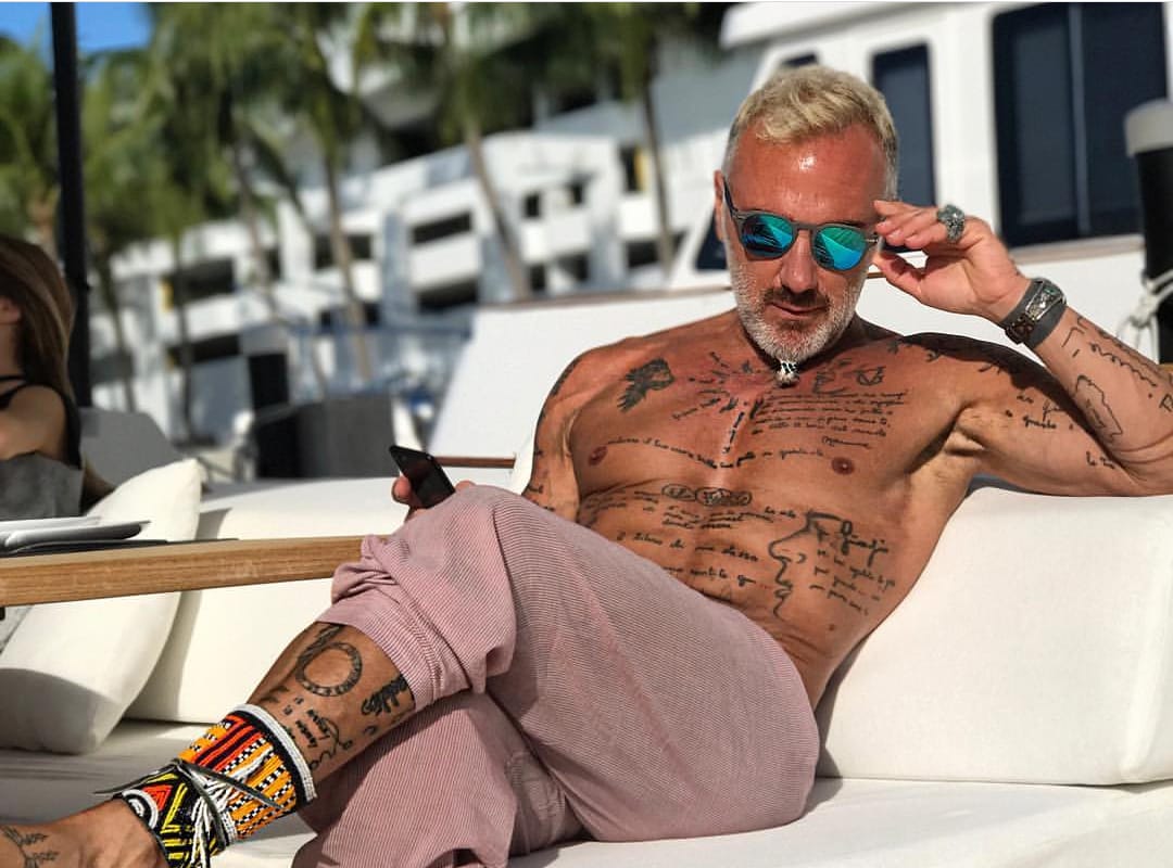 Occhiali di sales gianluca vacchi