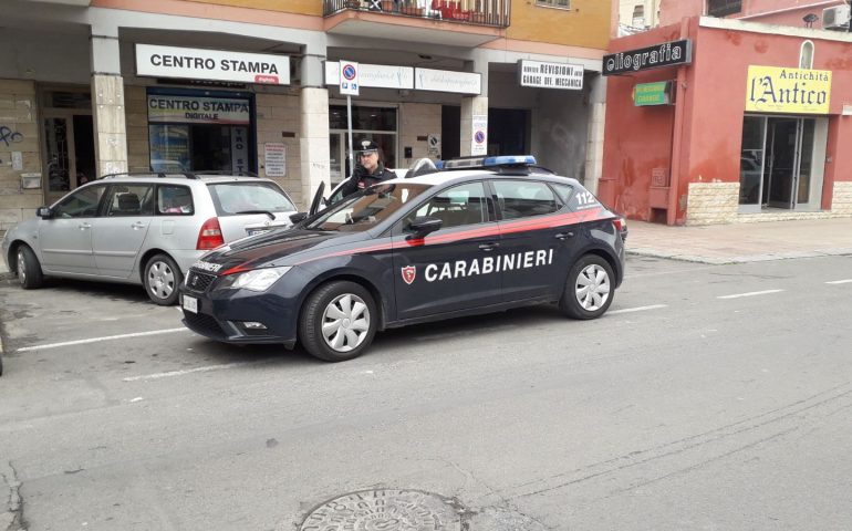 Minaccia di farsi esplodere con le bombole del gas carabinieri viale sant'avendrace