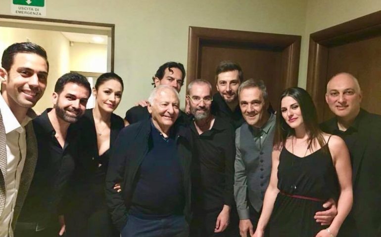 “Il mio mestiere è vivere la vita”: Mogol racconta, davanti a un Teatro Massimo tutto esaurito, il suo incontro con Battisti