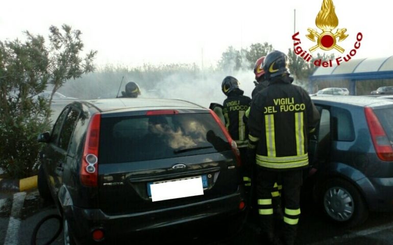 Quartu, incendio di un’autovettura nei parcheggi del Carrefour, immediato l’intervento dei Vigili del Fuoco