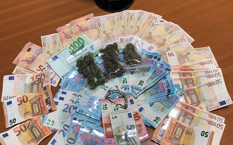 Dalla sua auto fuoriusciva un forte odore di marijuana: perquisito e arrestato 41enne a San Gavino