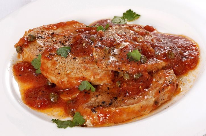 La ricetta Vistanet di oggi: carne alla pizzaiola, piatto semplice e gustoso