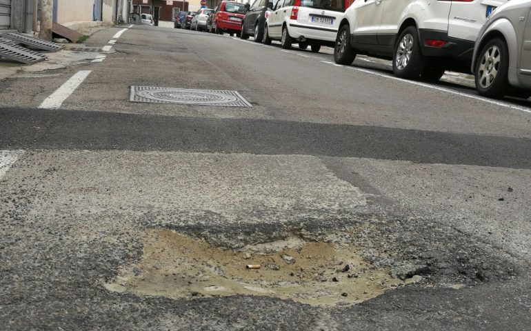 Una buca in Via Asfodelo a Pirri, Cagliari