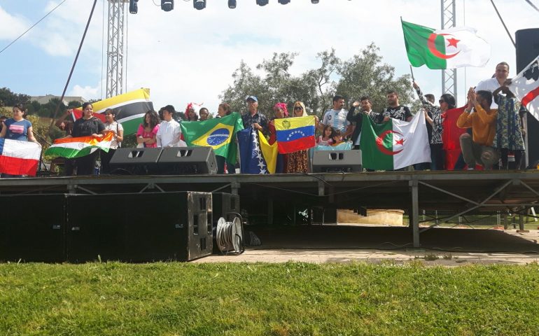 (FOTO E VIDEO) Colori, sapori e suoni dal mondo: successo per la Festa multietnica al parco di Monte Claro.