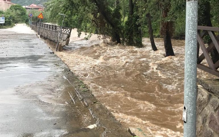 È ancora allerta meteo in Sardegna. La Protezione civile: “Non abbassate la guardia”