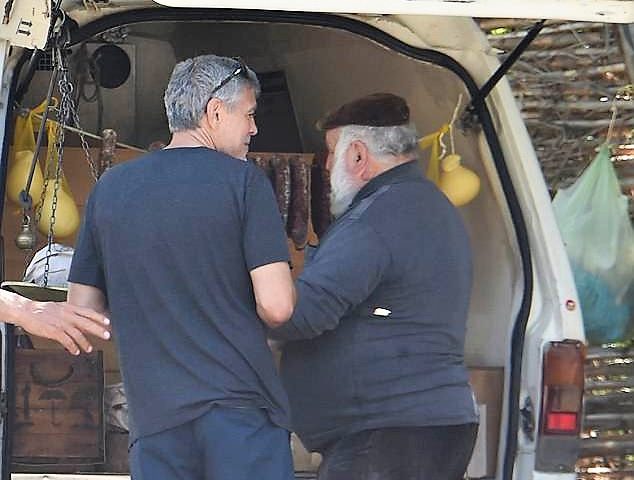 george clooney compra formaggio.2