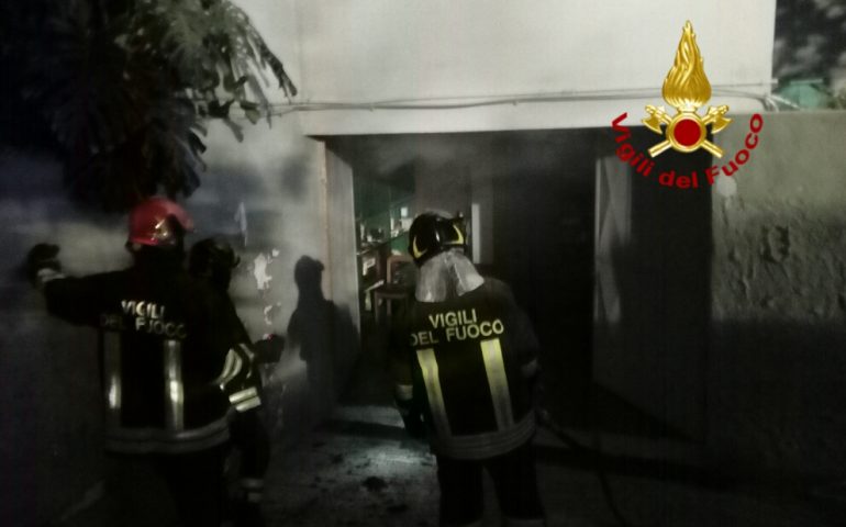 Paura a Quartu Sant’Elena: va a fuoco uno scantinato nella notte