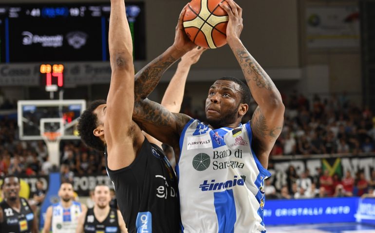 Trento è troppo forte per la Dinamo Sassari e si impone 87-81, playoff appesi a un filo