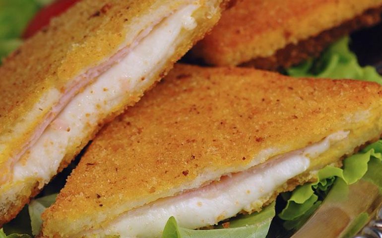 La ricetta Vistanet di oggi: mozzarella in carrozza, un piatto squisito e non difficile da preparare