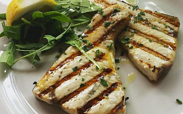 La ricetta Vistanet di oggi: pesce spada fresco grigliato, un sapore delicatissimo
