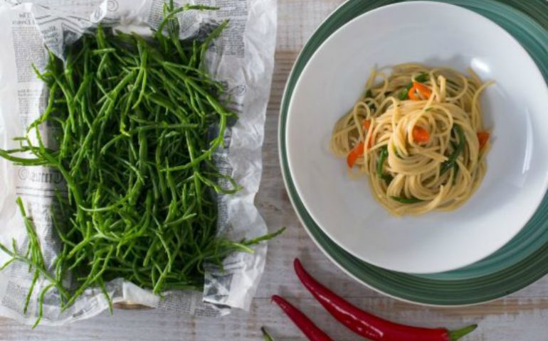 La ricetta Vistanet di oggi: spaghetti agli asparagi di mare, un piatto saporito e particolare
