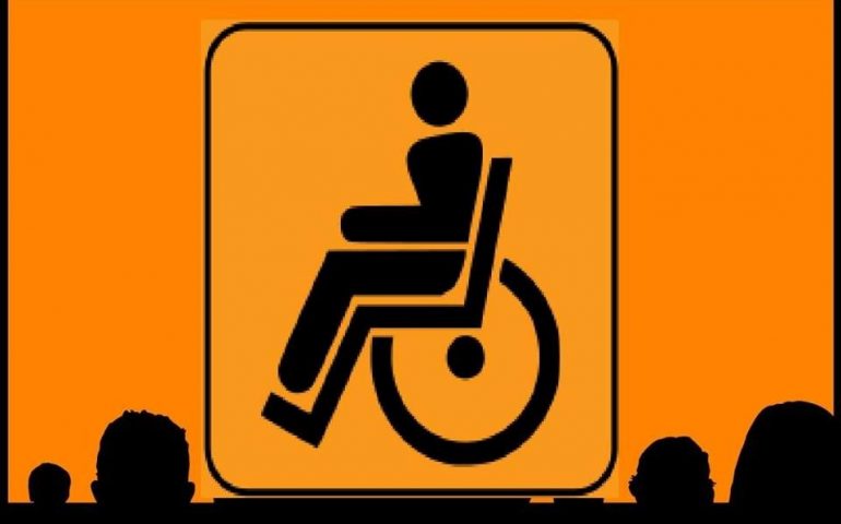 Biglietto intero a pagamento per disabili e i loro accompagnatori: la (brutta) novità di una catena di cinema