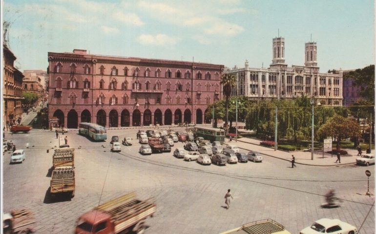 La Cagliari che non c’è più: piazza Matteotti in una bella foto a colori del 1962