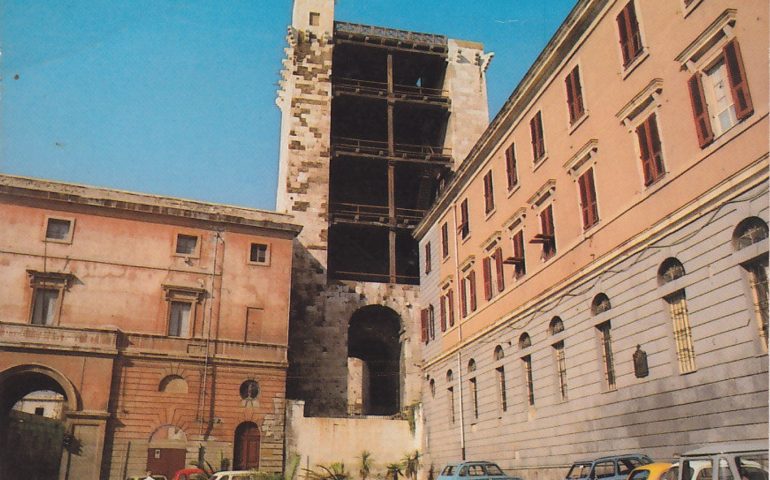 La Cagliari che non c’è più: una foto a colori di piazza Indipendenza nel 1972