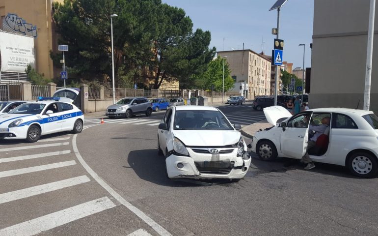 Auto contromano in via Emilia