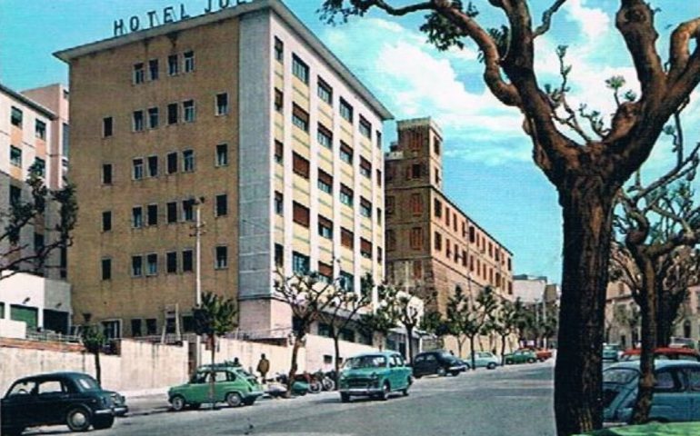 La Cagliari che non c’è più: viale Regina Margherita in un’immagine a colori del 1964