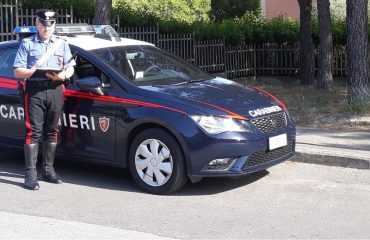 Carabinieri cagliari maori seminudo coltello