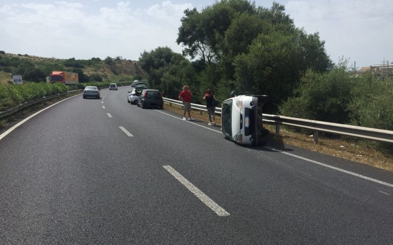 Incidente 195 matiz si ribalta