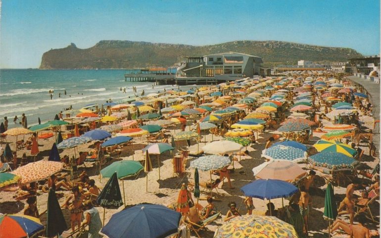 La Cagliari che non c’è più: la spiaggia del Poetto nell’estate del 1975