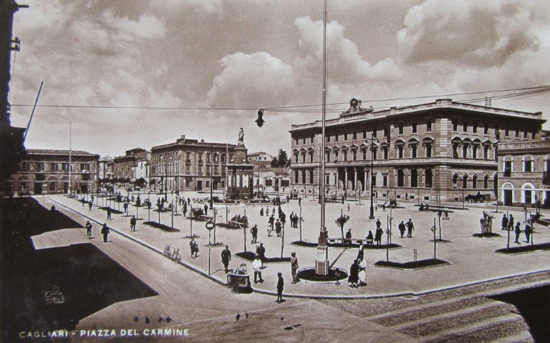 La Cagliari che non c’è più: una foto in bianco e nero di piazza del Carmine nel 1934