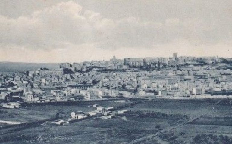 La Cagliari che non c’è più: un’incredibile immagine della città da Monte Urpinu nei primi del Novecento