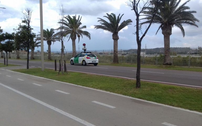 Google Maps Street View riaggiorna le mappe a Cagliari: ecco i tecnici in azione al Poetto