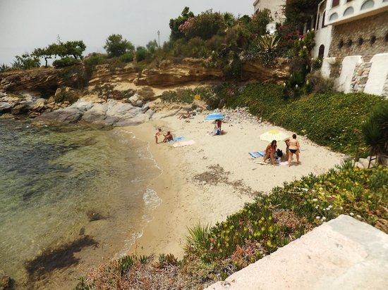 Portoscuso, tragedia al mare: un uomo annega nella spiaggia de La Caletta
