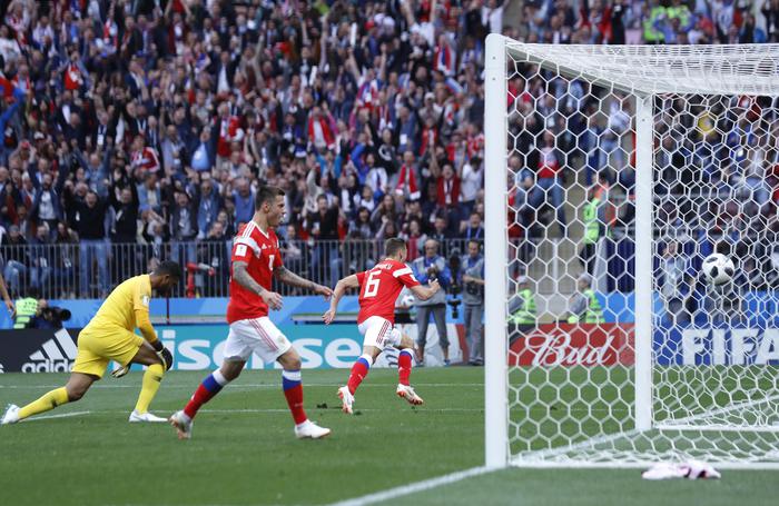Sono cominciati i Mondiali di calcio senza l’Italia: dopo la cerimonia di inaugurazione la Russia travolge l’Arabia Saudita 5-0