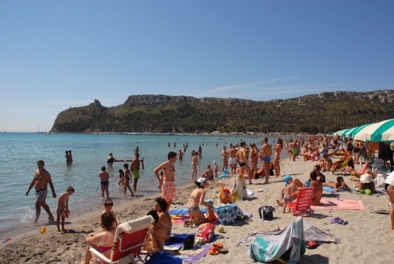 Ecco le regole per la spiaggia: distanze, niente giochi in gruppo e sorveglianza sui minori