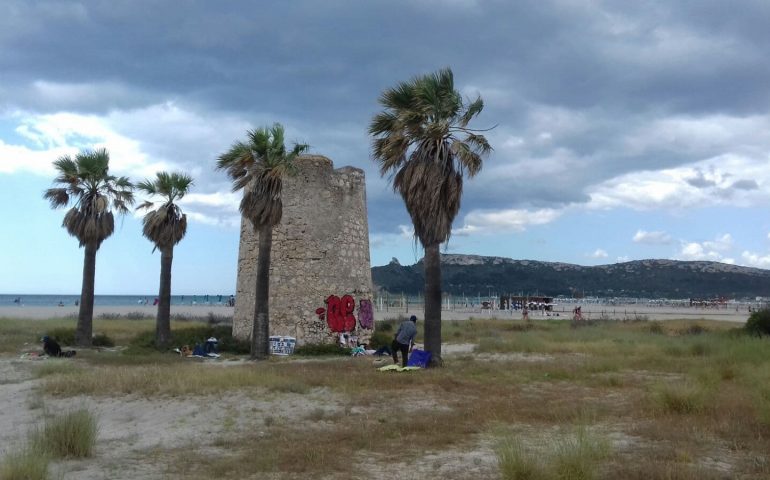 Torre spagnola del Poetto, a distanza di quasi un anno la scritta non è stata ancora cancellata