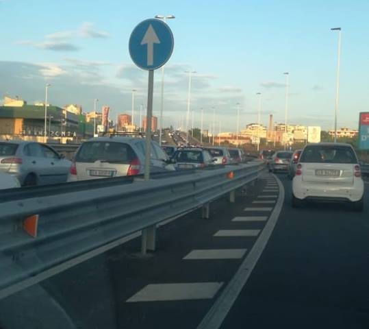 Cagliari, incidente sull’Asse Mediano direzione Poetto, traffico paralizzato per alcune ore