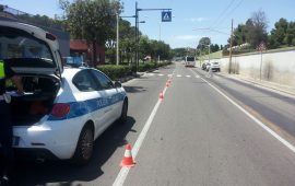 Auto travolge ragazzo di 16 anni e il suo cane in viale Poetto