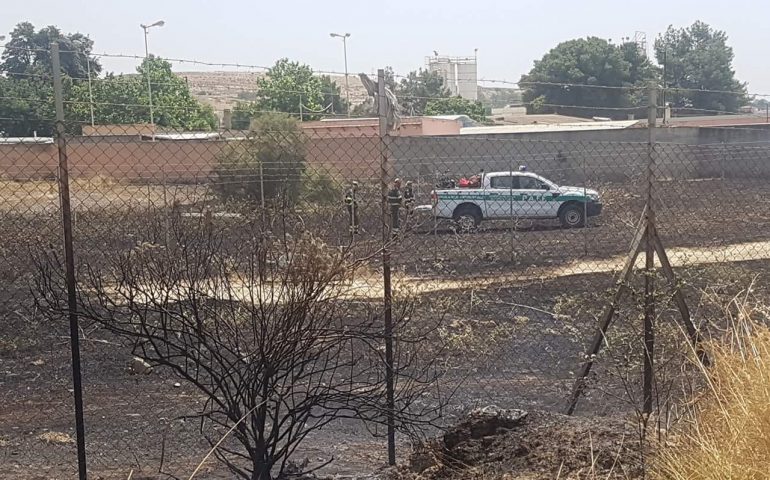 Incendio a Quartu vicino al canile tana di bau - Foto di Elena Pisu