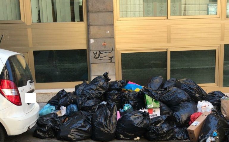 Spazzatura in via Sassari - Foto di Federica Trudu