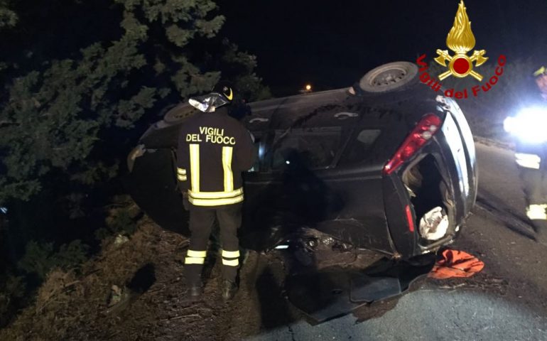 Settimo San Pietro. Si ribalta con l’auto dopo una curva: giovane trasportata all’ospedale Brotzu
