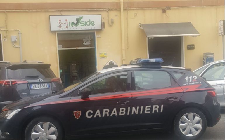 Scassina i distributori automatici con un cacciavite. Arrestato a Cagliari un giovane di Assemini