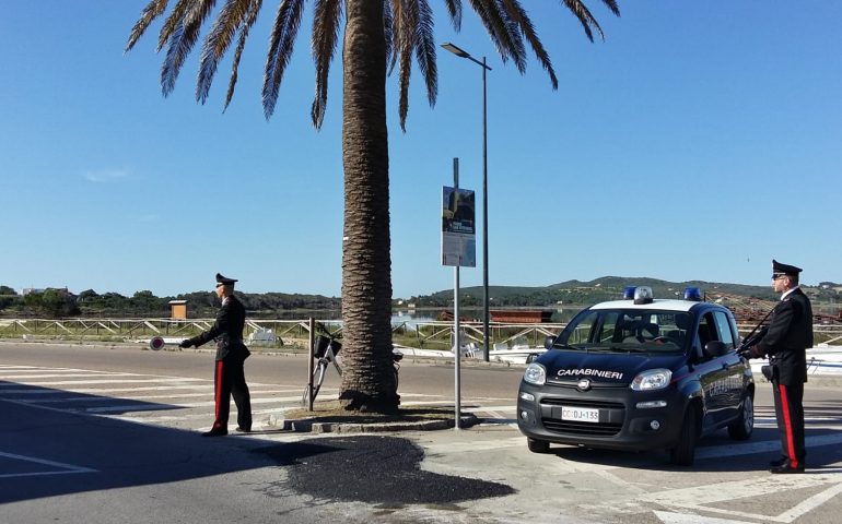 Calasetta: polacco ubriaco minaccia di morte i carabinieri e cerca di prenderli a pugni