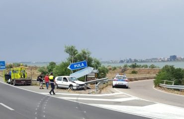 incidente strada statale 195 guard rail