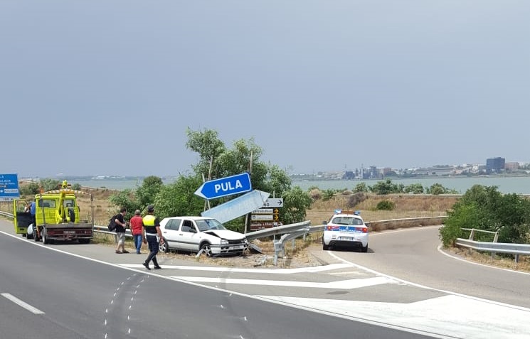 incidente strada statale 195 guard rail