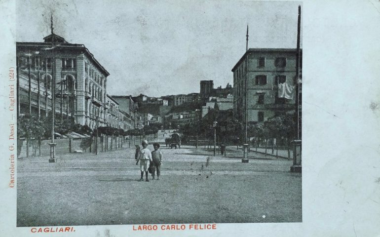 La Cagliari che non c’è più: una rara immagine del largo Carlo Felice nei primi anni del Novecento