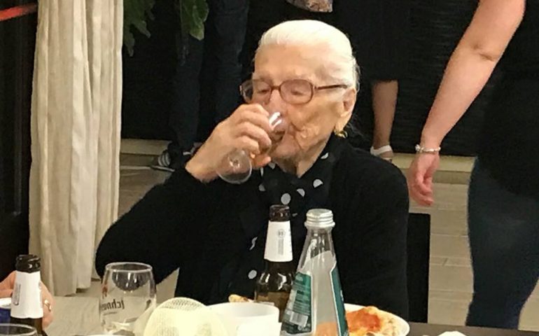 Quartucciu piange la nonnina Emanuela Farci, lucidissima e tifosissima del Cagliari: avrebbe compiuto 108 anni. «Ci mancherai»