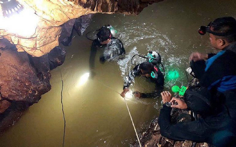 Thailandia. Salvi i primi due ragazzi prigionieri della grotta