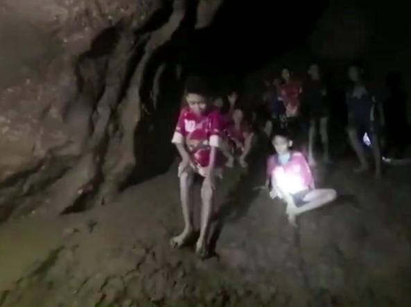 thailandia grotta ragazzini
