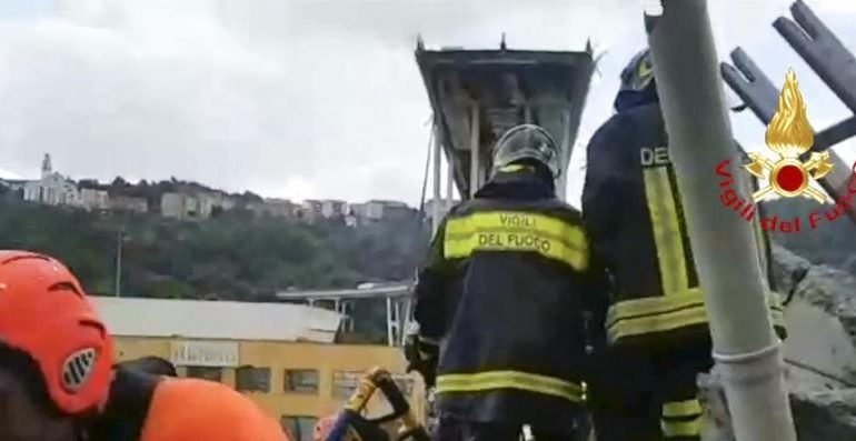 Genova, ponte crollato sullʼautostrada A10: 35 morti, 13 feriti gravi e 10 dispersi