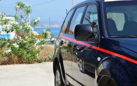 Guida senza patente e offese ai carabinieri turisti piemontesi