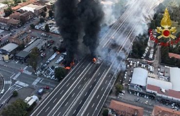 Incidenti stradali/Incidente a Bologna, 70 feriti e un morto