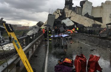 Ponte Morandi crollato a Genova - Foto Twitter Franco Faina