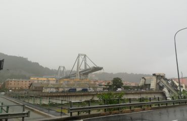 Ponte Morandi crollato a Genova - Foto Twitter Sergio Battelli