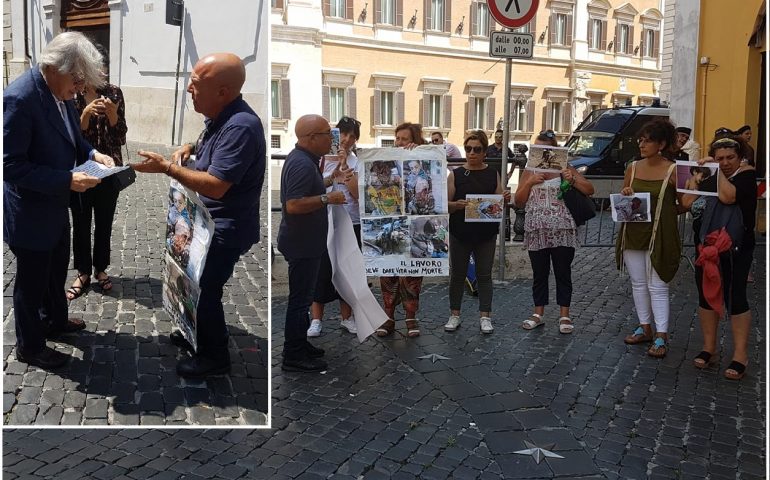 Protesta contro la fabbrica di bombe Rwm a Roma - Foto Angelo Cremone