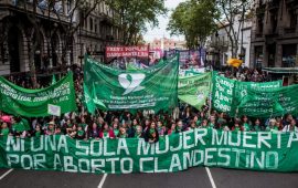 Una manifestazione a favore della legalizzazione dell'aborto a Buenos Aires